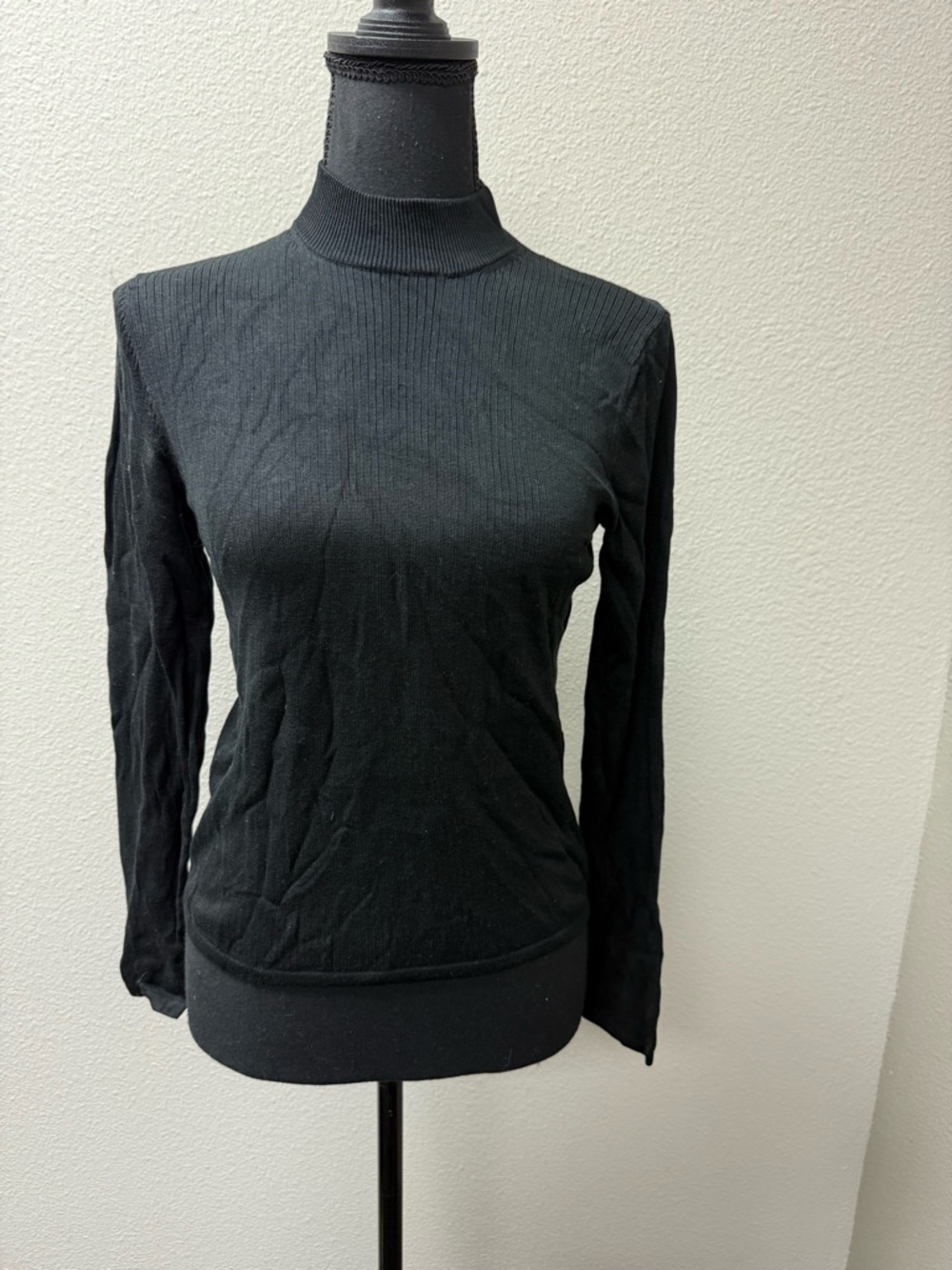 Augusta Silk Black Ribbed Turtleneck Sweater 100% Silk Fitted Medium Chic - Picture 2 of 10